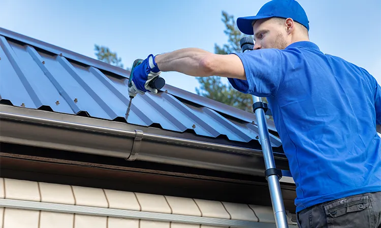 man working for a roofing company lakeway tx